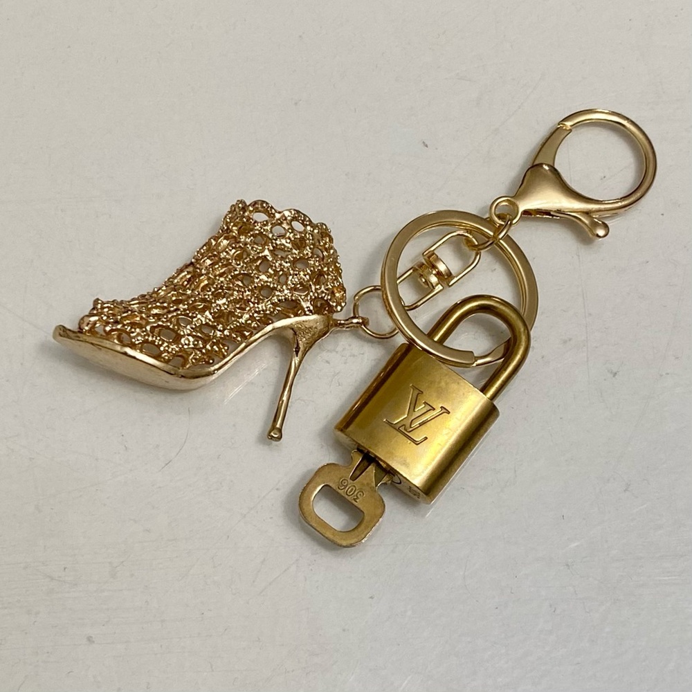 LOUIS VUITTON LOCK AND KEY 🔐 ON GOLD TONE KEYCHAIN #306